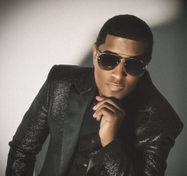 Hire Babyface. Booking Babyface information.