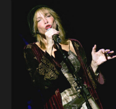 Hire Carly Simon. Booking Carly Simon information.