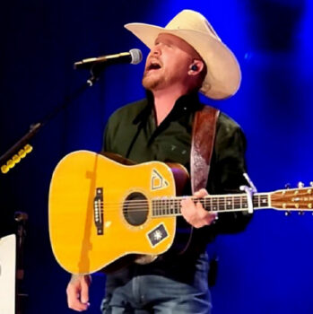 Hire Wade Bowen. Booking Wade Bowen information.