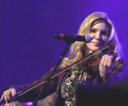 Hire Alison Krauss. Booking Alison Krauss information.