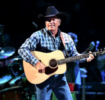 Hire George Strait. Booking George Strait information.
