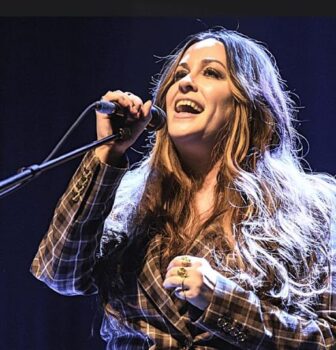 Hire Alanis Morissette. - booking Alanis Morissette information.