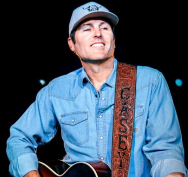 Hire Casey Donahew. Booking Casey Donahew information.
