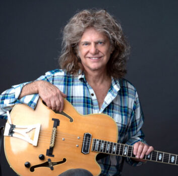 Hire Pat Metheny - booking Pat Metheny information.