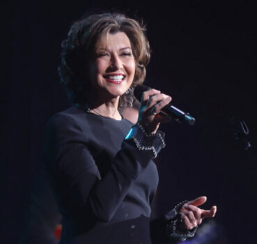 Hire Amy Grant - booking Amy Grant information.