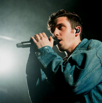 Hire Lauv. Booking Lauv information.