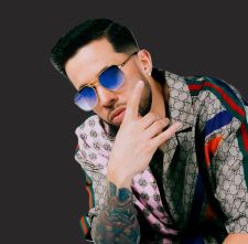 Hire De La Ghetto. / Booking De La Ghetto information.