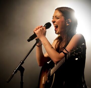 Hire Lizzy McAlpine. Booking Lizzy McAlpine information.