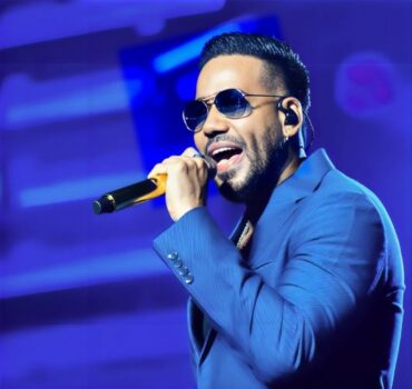 Hire Romeo Santos. Booking Romeo Santos information.