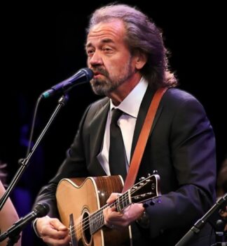Hire Dan Tyminski. Booking Dan Tyminski information.