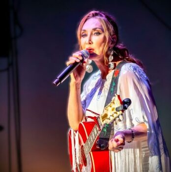 Hire Pam Tillis. Booking Pam Tillis information.
