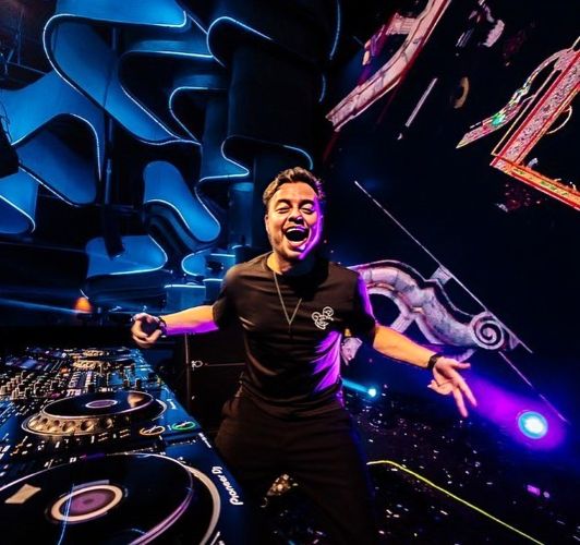 Booking QUINTINO. Save Time. Book Using Our #1 Services.